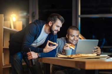 Özenli erkek gizli video izlerken