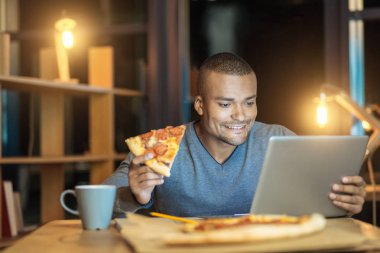 Konsantre adam çok meşgul olmak