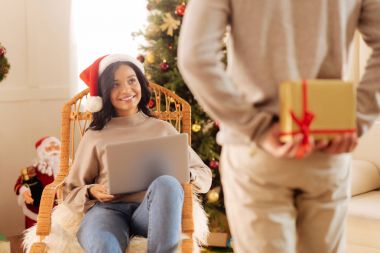 Sevgi dolu koca karısına sürpriz yapma