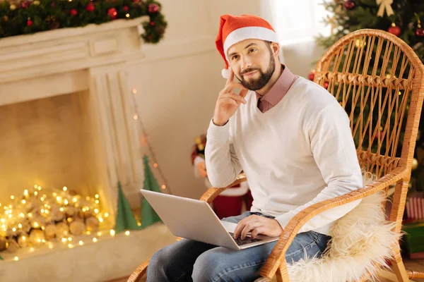 İyimser adam hediye fikirleri hakkında düşünme