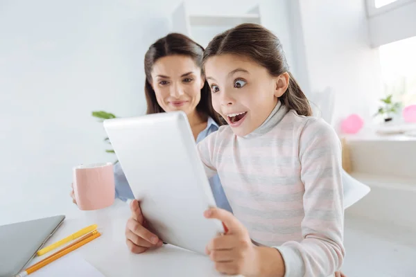 Positivo emocional chica siendo excitado — Foto de Stock