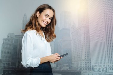 Pozitif işkadını modern aygıt kullanma