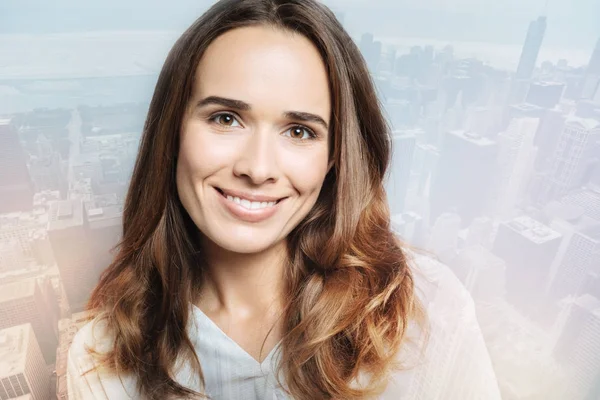 Retrato de una atractiva mujer de negocios — Foto de Stock