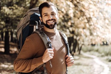 Pozitif gezgin bir sırt çantası bakım