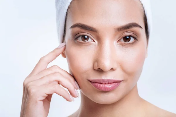 Close up of dark-eyed dark-haired woman in towel turban — Stock Photo, Image