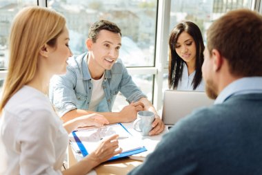 Deneyimli işçi ortaklarına danışmanlık