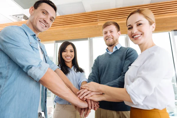 Socios felices visitando lección de team building — Foto de Stock