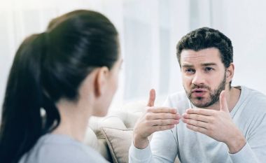 Onun sorunu açıklayan güzel sakallı adam
