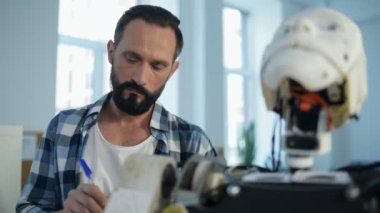 Özenli ana robot inşaat ile çalışma