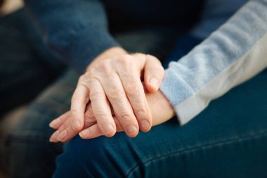 Erkeğini olmanın kadın eli yakın çekim