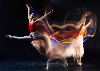 Onun esnekliğini göstererek iyi bir usta kadın