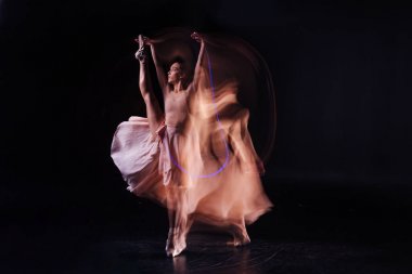 Çekici esnek dansçı rolüyle hazırlanıyor