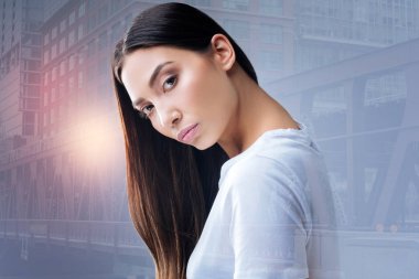 Çocukları sonra parkta olurken arıyor sorumlu tür anne