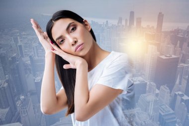 Yeni bir rol için hazırlarken sorumlu olmak güzel akıllı oyuncu