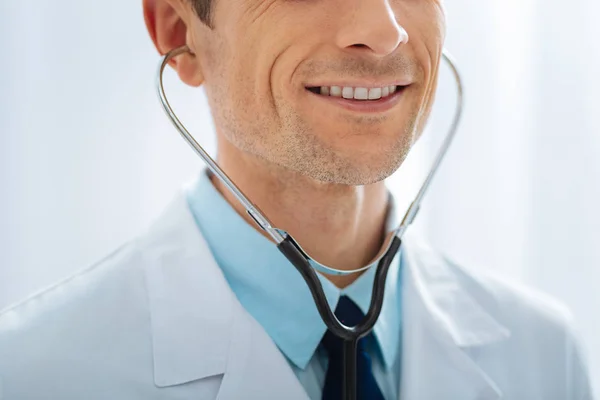 Close up of male face that smiling — Stock Photo, Image