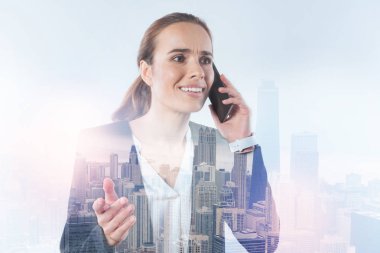 Telefonda konuşurken karışık arıyorum iş kadını
