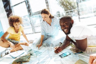 Çalışkan öğrencilerin seminerler için hazırlanıyor