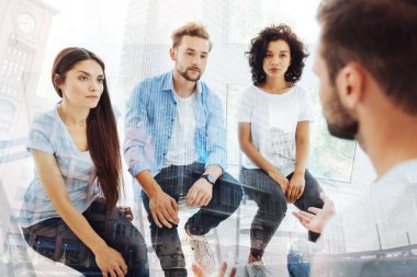 Üzgün hastalar psikolog katılıyor