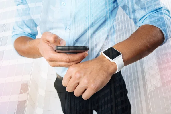 Primer plano del reloj inteligente moderno — Foto de Stock