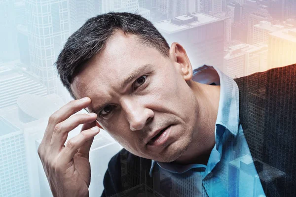 Ongezellig depressieve man gevoel overstuur — Stockfoto