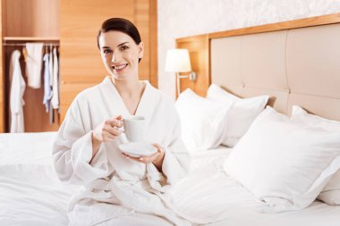 Çay içme güzel mutlu kadın