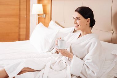 Düşünceli iyimser kadın onun planlarını dikkate alınarak