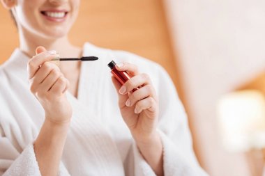 İhale erkek taşıma maskara eller