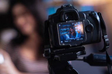 Bir fotoğraf makinesi ekranı kapat