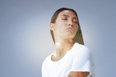 Düşünceli güzel kadının