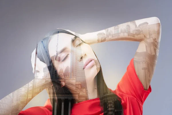 溶け込む瞑想的な女性の考えとオーバー ロード — ストック写真