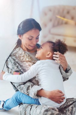 Hoş mutlu anne ve kızı birlikte vakit