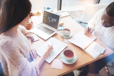 Çok dikkatli kadın bazı notlar