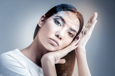 Profesyonel model şu anda Studio çalışma