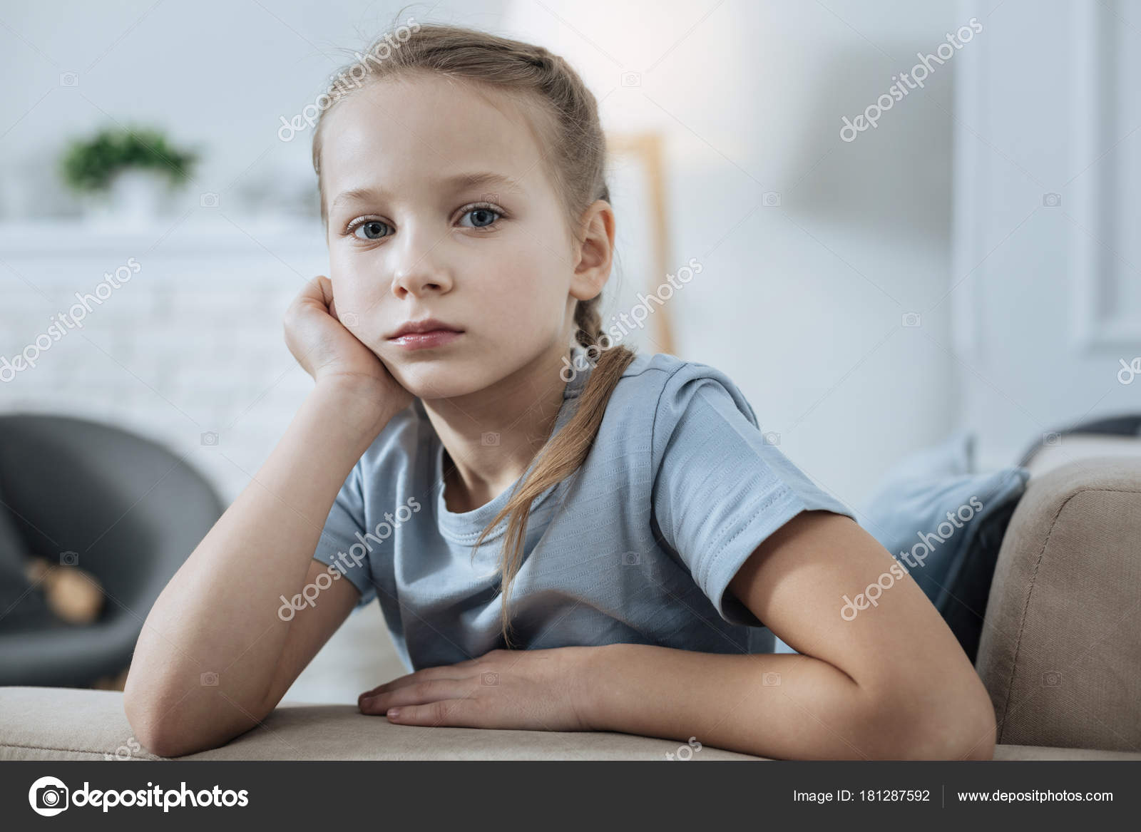 Unsmiling girl holding her head with her hand — Stock Photo © Dmyrto_Z