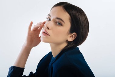 Harika dalgın kadın alarak karar