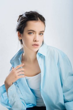 Sıcak sevimli hoş kadın