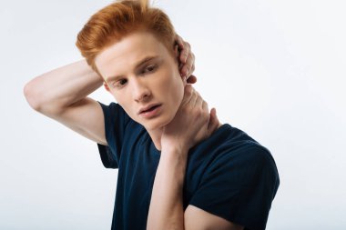 Zorlukların üstesinden hoş endişeli adam