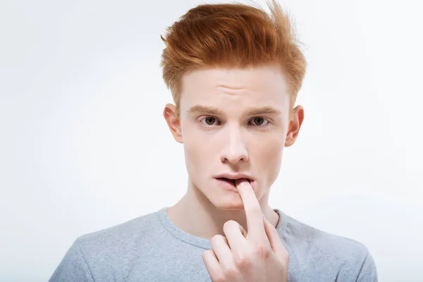 Ginger thoughtful guy begging for advice — Stock Photo, Image