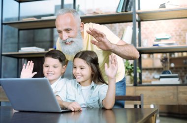 Görüntülü arama evimde çok güzel aile