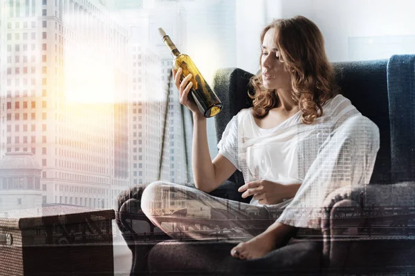 Depressed woman drinking alcohol at home — Stock Photo, Image