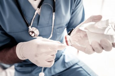 İnfüzyon şişe ayarlama doktoru yakın çekim