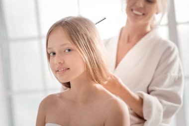 Çok mutlu bir güzel kız portresi