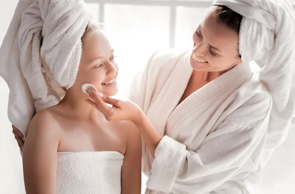 Delighted positive woman spending time with her daughter — Stock Photo, Image