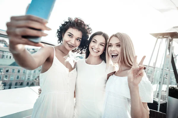 Delighted blonde woman showing V sign — Stock Photo, Image