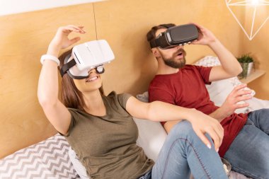 VR fırsatları zevk mutlu çift