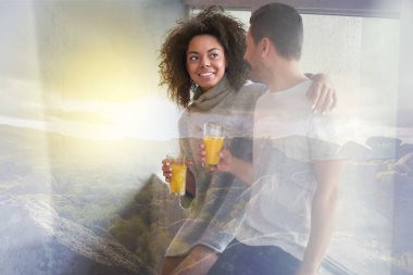 Çekici genç kadın sevgilisi sarılma