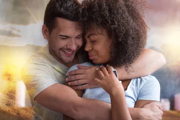 Jovem feliz expressando seu amor — Fotografia de Stock