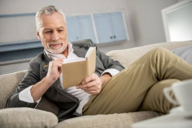 Sakallı yakışıklı molası