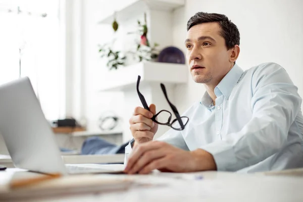 Thoughtful employer working on his laptop — Stock Photo, Image
