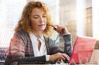 Hoş kadın online okuma gözlük kaldırıldı